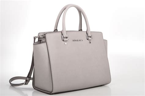 michael kors tasche mit aufdruck rose grau